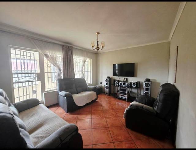 3 BEDROOM HOUSE FOR SALE IN BIRCH ACRES